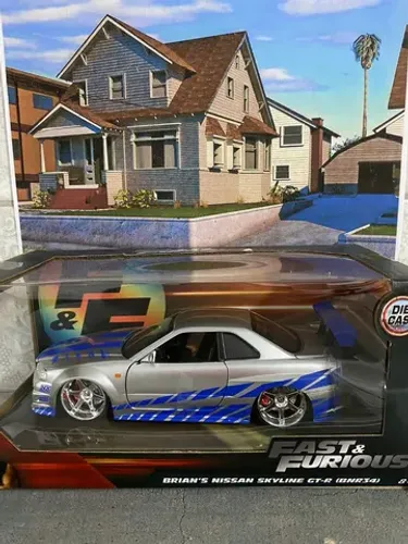Miniatura Carro Nissan Skyline GT-R (R34) - Prata - Velozes e Furiosos- 1:24 - Jada Toys