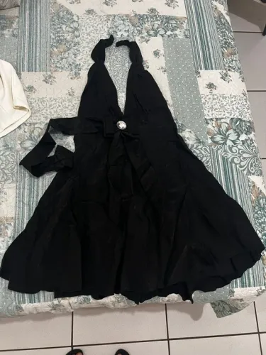 Vestido preto de festa
