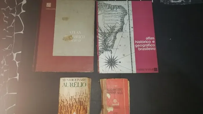 Livro lote dicionário(2) e atlas(2) antigos no estado