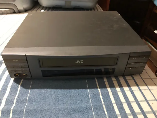 Vídeo cassete JVC 4 cabeças