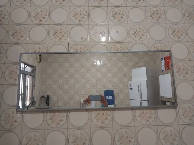 VENDE - SE UM ESPELHO, VALOR R$ 300.00
