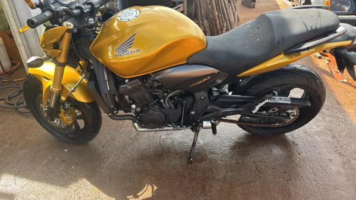 Moto cb 600c ano 2011