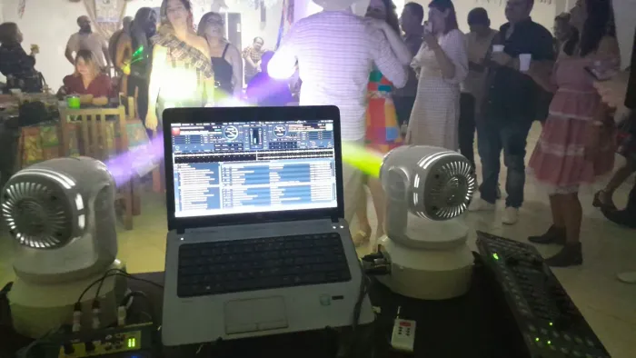 DJ SOM ILUMINAÇÃO TUDO APENAS 350 