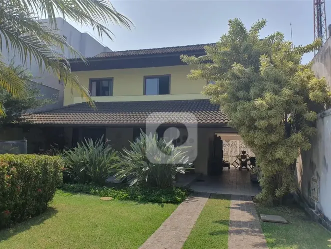 Casa em Condomínio,4 quartos, com 370m2,na Barra da Tijuca.