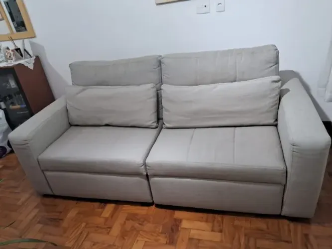 Sofá extensível e reclinável com assentos retráteis e almofadas soltas