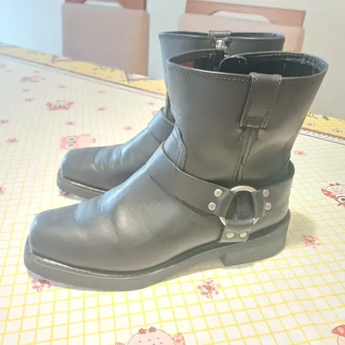Bota motociclista sem uso