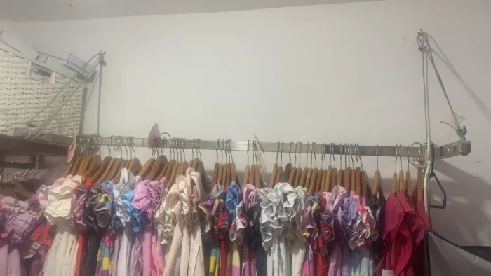 Arara de roupa suspensa