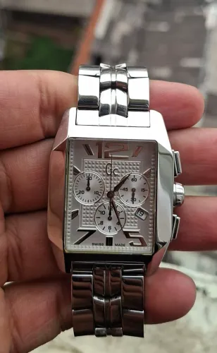 Relógio guess suíço original vendo olx pay mais entrega para todo Brasil