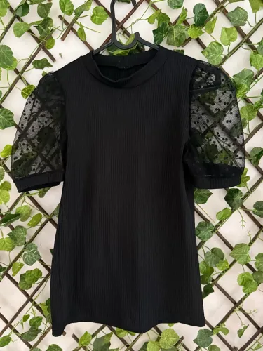 Blusa preta canelada