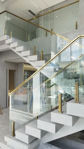 Corrimão e móveis no aço inox com ou sem pintura! Faça já seu orçamento rápido 