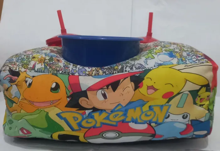 ALMOFADA PORTA PIPOCA COM BALDE ,2 COPOS E CANUDOS POKEMON 
