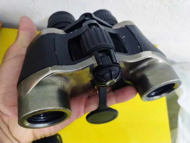 Binóculo telescópio.