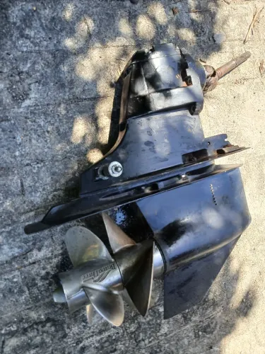 Rabeta bravo/ motor diesel c transom