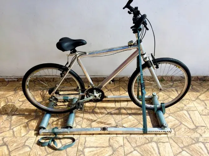 Fita de segurança para fixar a bike no rolo de equilíbrio