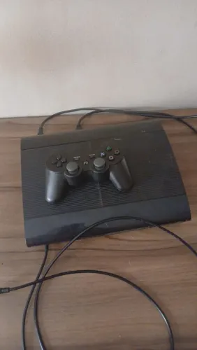 vendo PS3 desbloqueado, roda internet tem como instalar outros jogos etc.