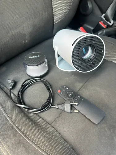 Vendo projetor completo + caixa de som 