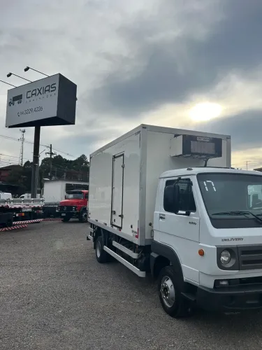 Volks 8-160 com câmara fria