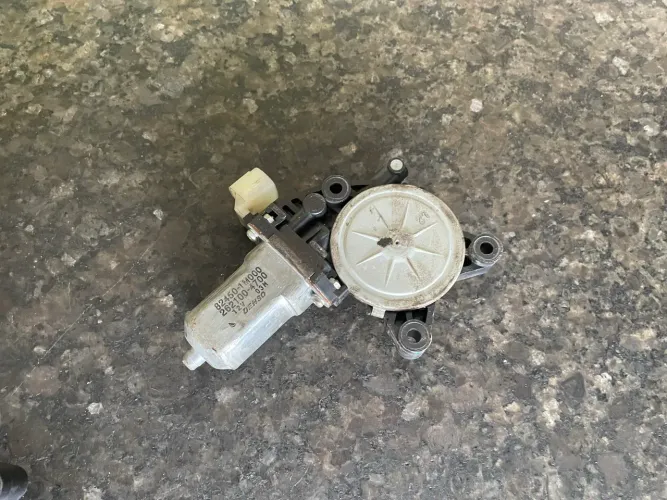 Motor do vidro elétrico lado direito kia soul 2011 82450-1m000