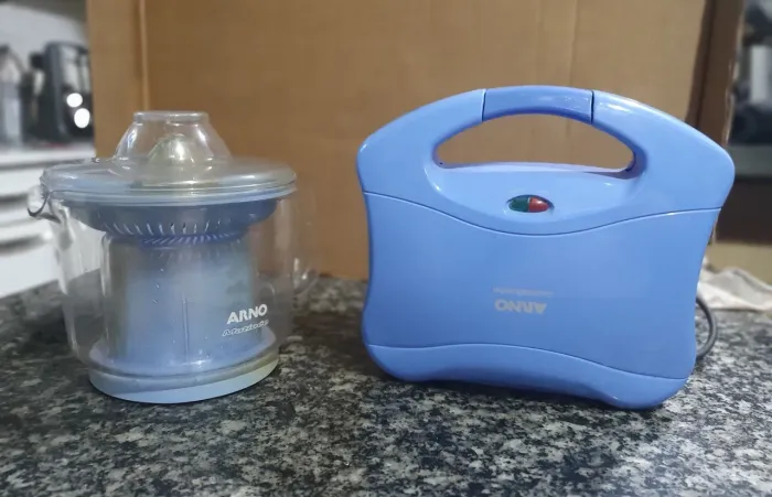 Linha Cafe da Manhã Arno Azul 220V Sanduicheira e Espremedor