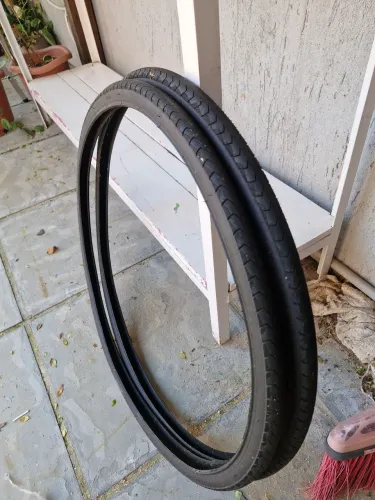 Pneus semi novos