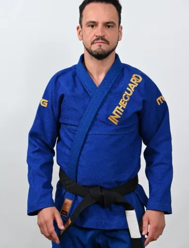Kimono Jiu-Jitsu In The Guard Azul