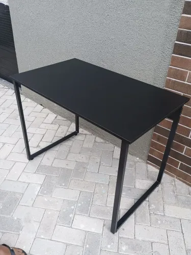 Mesa de Escritório Preta com Design Moderno