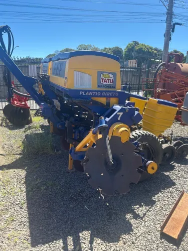 Plantadeira 4 linhas Tatu Marchesan