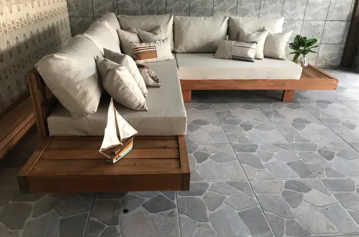 Sofá de luxo em madeira maciça