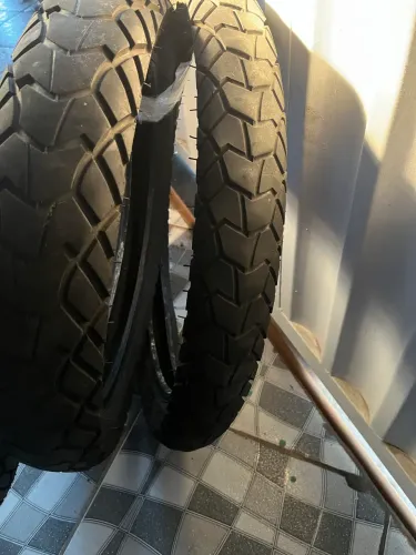 Pneu Moto Traseiro 120/80-18 e Dianteiro 90/90-21 Maggion Viper Usado Meia Vida