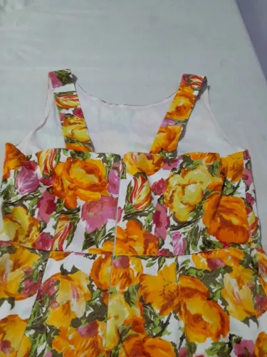 Vestido amarelo floral