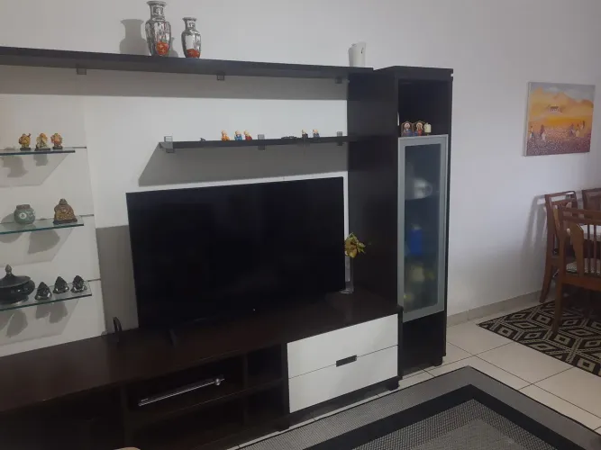 Estante com Cristaleira