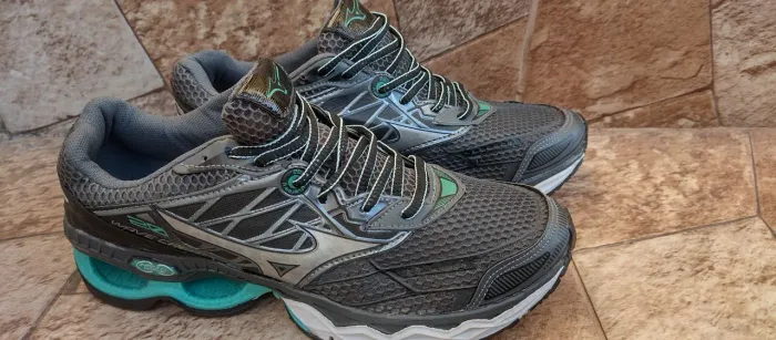 Tênis Mizuno nono tamanho 40 valor 120 reais dinheiro