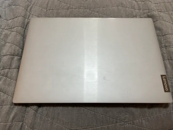 Notebook Lenovo IdeaPad S145 - Core i7-8565U 8GB RAM  237 GB SSD  Excelente estado