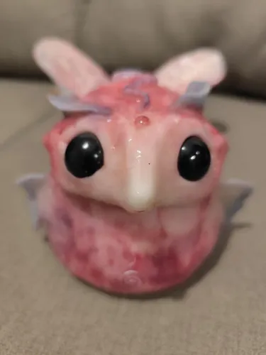 Miniatura mágica de criatura fofa e charmosa - Floma - Cutis da Água