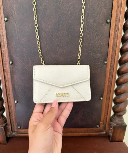 Bolsa Schutz Mini Envelope Off White com Corrente Dourada