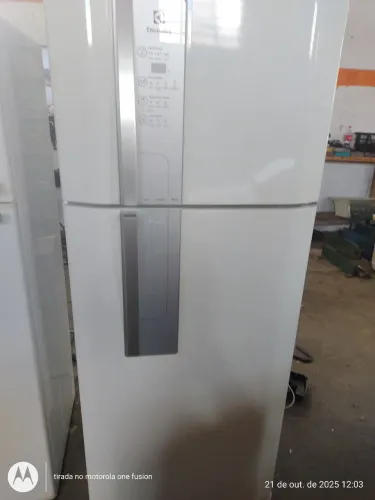 REFRIGERADOR ELECTROLUX DF51 220V
