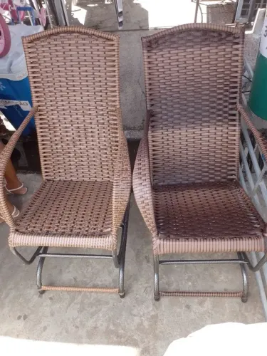 Cadeiras em fibra sintética 