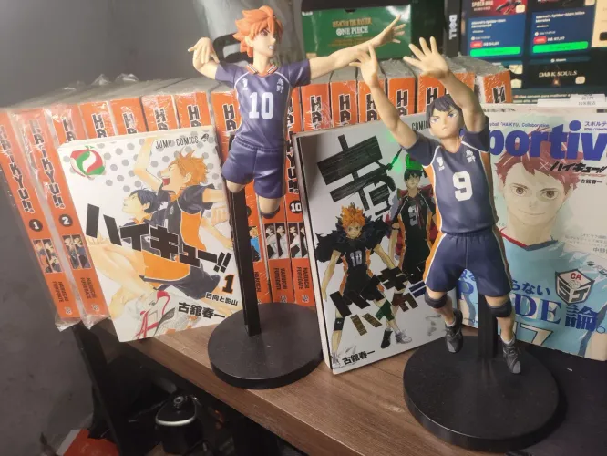Haikyu 1 ao 17 (lacrados) + 4 vol japonês + 2 figures (original)