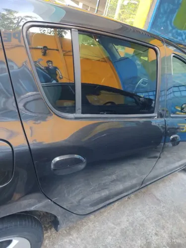 porta traseira direita Sandero após 2015