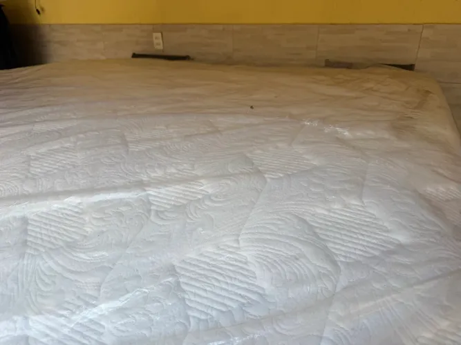 Preço para desocupar espaço Colchão de casal king super novo