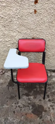 Cadeira Universitária Escolar com Prancheta