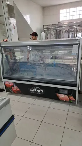 A. Balcão de açougue 2mts Gelopar Standard