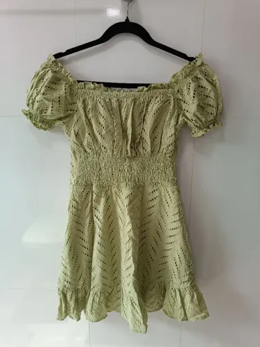 Vestido em cambraia ombro a ombro