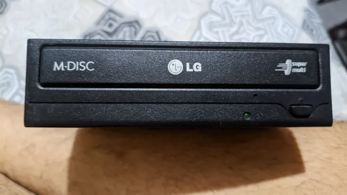 Gravador e Leitor de DVD LG Super Multi M-DISC - SATA