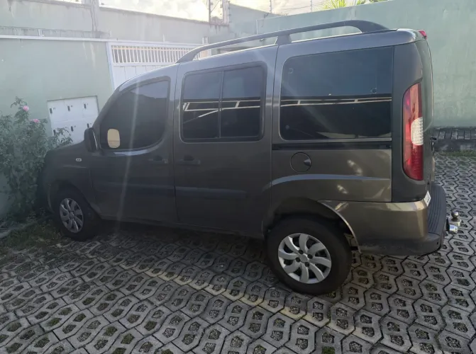 Fiat Doblo Attractive 1.4 Fire Flex 8V 5P 2012