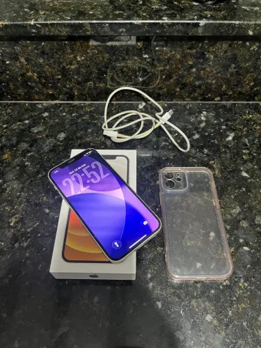 IPHONE 12 64gb FACE ID ?