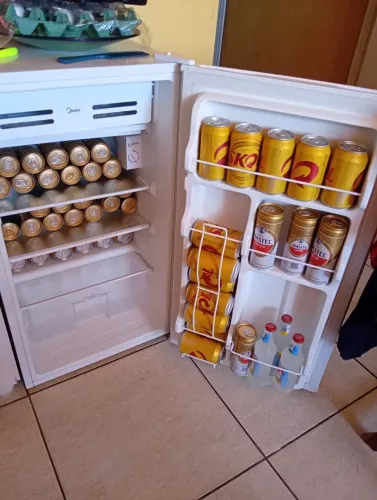 Vendo frigobar midea 93L