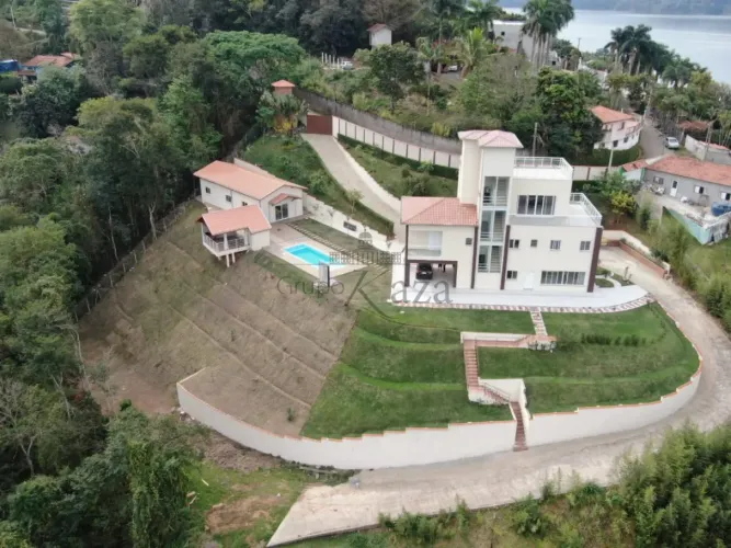 Casa Condomínio em Igaratá