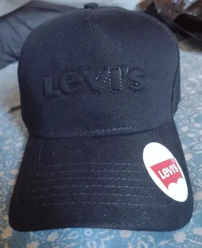 Boné Levi's Minimalista All Black