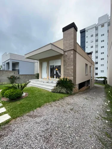Casa no Vila Verde com posição solar norte e 2 vagas de garagem!